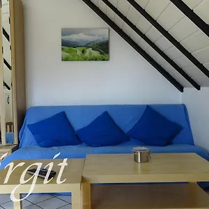 Streich Refrath, Apartment